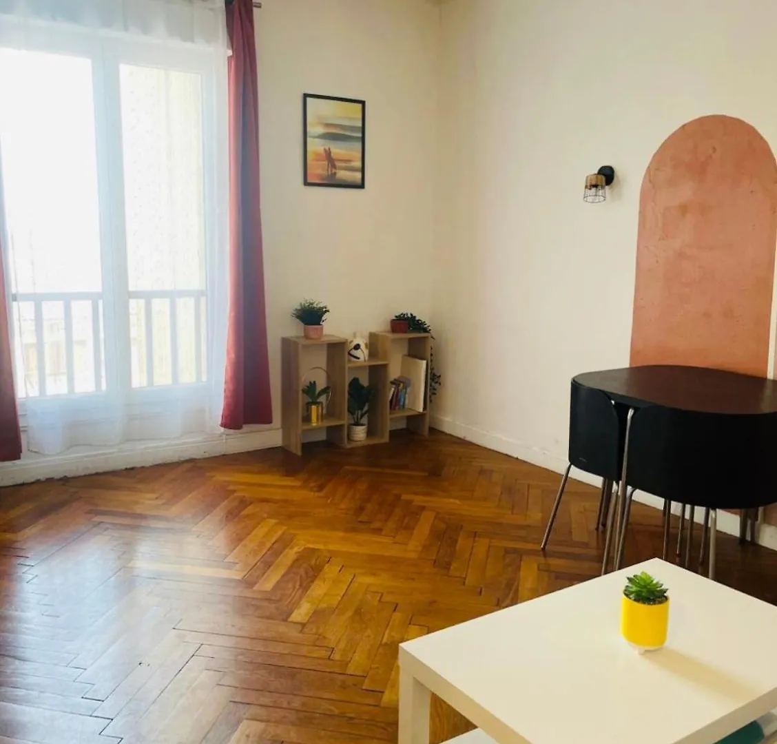 Studio Avec Vue Mer En Plein Coeur Du Panier Marseille
